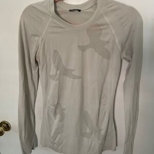 Oiselle Flyout Longsleeve workout shirt